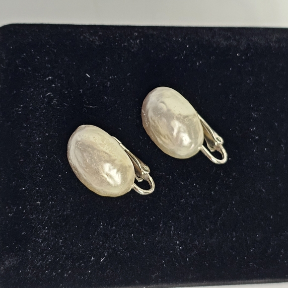 Vintage Kenneth Lane Faux Pearl Clip On Earrings Signed Circa 1990s - Picture 3 of 7